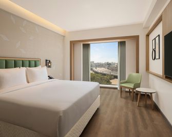 Hilton Garden Inn Surat City Centre - Surat - Schlafzimmer