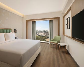 Hilton Garden Inn Surat City Centre - Surat - Schlafzimmer