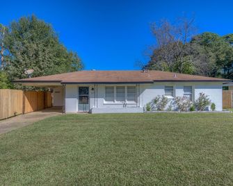 Minden Cottage Oasis - Peaceful little gem mins from dwntwn Minden and Caney LSP - Minden