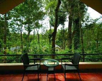 The Windflower Resort & Spa, Coorg - Suntikoppa - Balcón