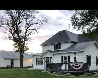 Within Walking Distance Of Field Of Dreams Movie Site/Mlb Stadium - Dyersville - Gebäude
