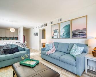 Kill Devil Hills Condo with Beach Access On-Site! - Kill Devil Hills - Wohnzimmer