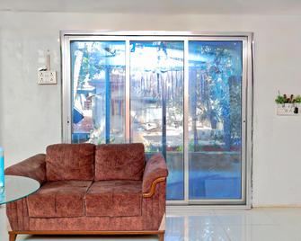 Sam's Outhouse Stay - Bombay - Sala de estar