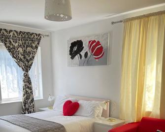 Barking/Dagenham/Contractors& Leisure(3-10 guests) - Barking - Bedroom