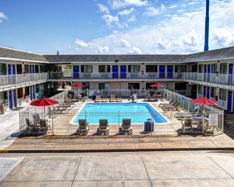 Motel 6-Slidell, La - New Orleans - Slidell - Piscina