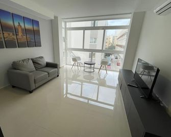 Valletta view Apartments by ST Hotels - Gżira - Living room