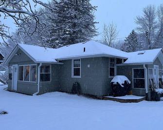 Waterfront Kawartha Sunsets! Year Round! - Norwood - Edificio