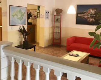 Hostal Atlanta - S'Arenal - סלון
