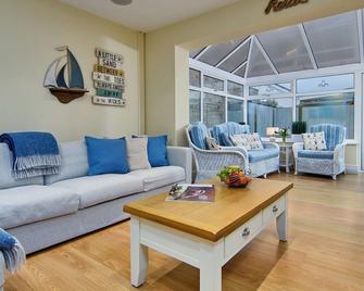 3 bedroom accommodation in Portmadog - Porthmadog - Living room