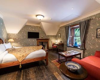 Rhododendron Suite -With views of the rhododendron trees on the hillside - Invergarry
