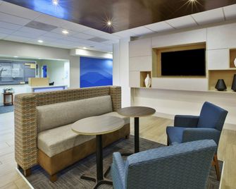 Holiday Inn Express & Suites Manchester-Conf Ctr(Tullahoma) By IHG - Manchester - Building