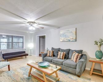 Patio & Grill: Idyllic Sorrento Vacation Home! - Sorrento - Living room