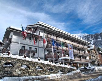 Cresta Et Duc Hotel - Courmayeur - Building