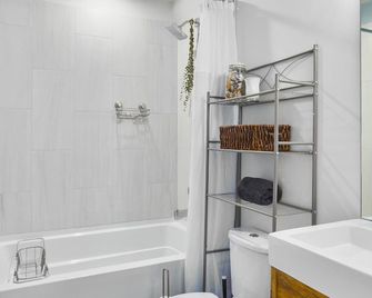 Modern Sustainable Design in Ballard - Seattle - Badrum