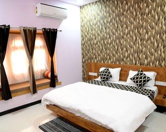 Hotel The Travel Bug Jaisalmer - Jaisalmer - Bedroom