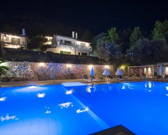 Giannis Village Resort - 아스타코스 - 수영장