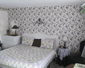 Midway Lodging - Cornish - Habitación