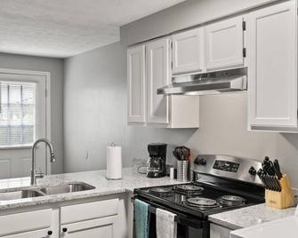 Charming studio apartment in Richmond, just minutes away from EKU - Richmond - Kitchen
