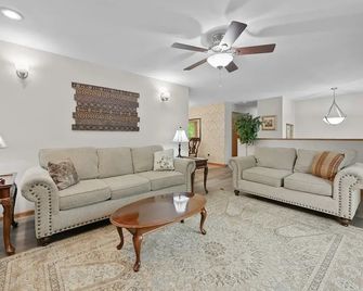 Woodland Escape - Upper Suite - Mosinee - Sala de estar