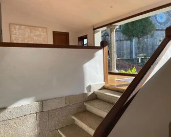 Rectoral de Cines - Oza dos Rios - Escaleras