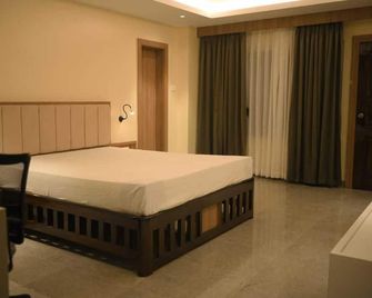 Mahamaya Hotel - Biswanath Chariali - Bedroom