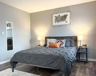 Riverfront/Fast Wi-Fi/Fishing/Rw Waterpark/Kayak - Yorkville - Bedroom