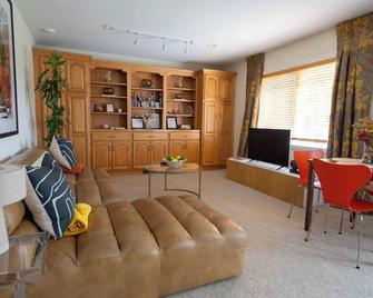 Warwick Wellness Haven Town Permit # 34237 - Warwick - Stue