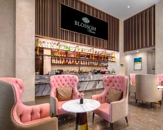Blossom Hotel Houston, Curio Collection by Hilton - Houston - Bar