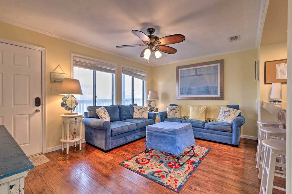 Convenient PCB Condo with Pool Access Walk to Beach - Panama City Beach - Vardagsrum