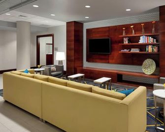 City View King Room at Courtyard Boston Cambridge - Minutes to Downtown Boston - קיימברידג' - טרקלין