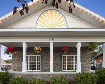 Days Inn by Wyndham Grayling - Grayling - Building