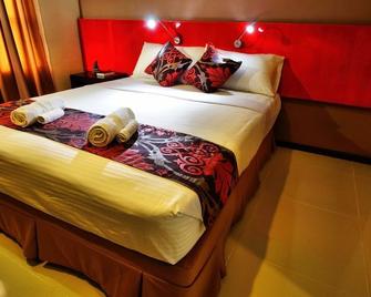 Big Daddy Hotel and Convention Center - Butuan - Bedroom