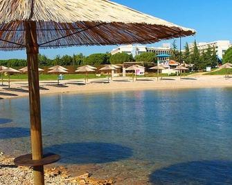 House Daniela - Apartment Melani - Novigrad - Beach