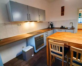 Ferienwohnung Pasewalk, 110 qm mit Geschirrspüler - Pasewalk - Küche