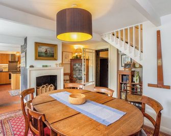 Quaint, Historic 400-Year-Old Tudor Cottage Near Windsor - Wraysbury - Dining room