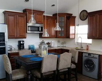 Sportsman's Paradise Lodge Seadrift - Seadrift - Kitchen