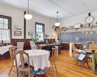 Historic One Room Schoolhouse - 5 mins to Lake Wallenpaupack - Family & Friends - Lakeville - Restaurant