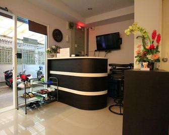 Bann Bunga Inn - Bangkok - Front desk