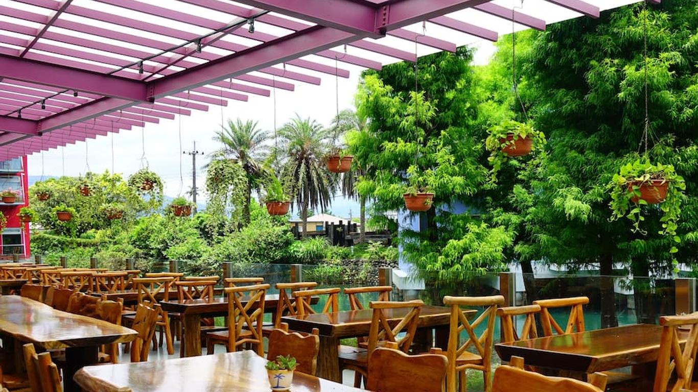 ريفر فوريست ليجر فارم