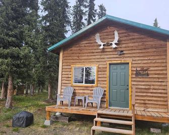 Mountain Spruce Cabin - Slana - Patio