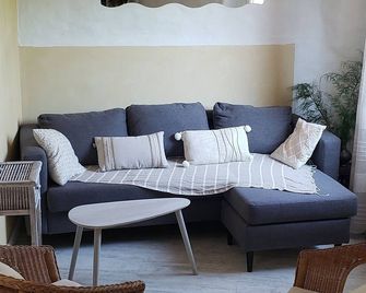 Graine d'Etoiles Stone house 6 persons Swimming pool 11m shared South Ardèche - Saint-Paul-le-Jeune - Huiskamer