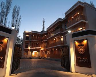 Hotel Youthok Heritage - לה - בניין