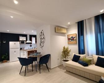 Lovely 1-Bed Apartment in lac1 Tunis - Tunis - Living room