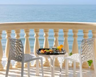 URH Sitges Playa - Sitges - Balcony