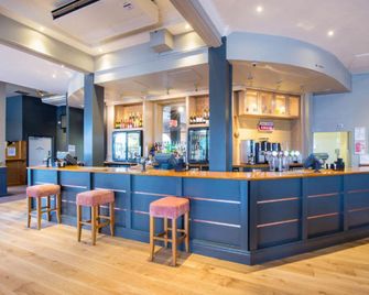 Premier Inn Manchester Salford Quays - Salford - Bar