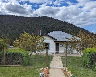 Omeo acreage getaway in the Victorian High Country - Omeo - Будівля