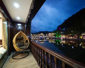 Zixuan Pavilion Riverside Inn - Xiangxi - Balcony