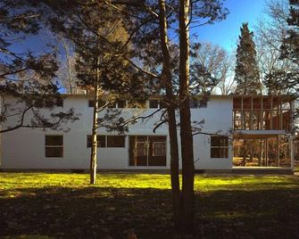 Modern Beach Cottage - East Hampton - Building