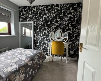 Pontefract Home Ev Charger - Pontefract - Bedroom