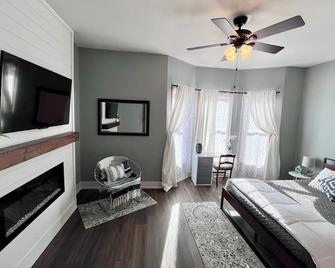 Relaxing Townhouse Downtown Dubuque - Dubuque - Quarto